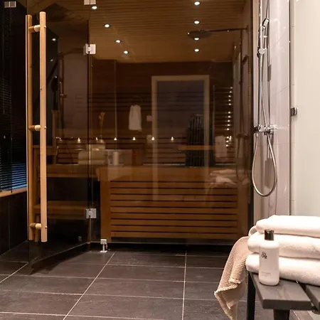 Spacious And With Private Sauna *